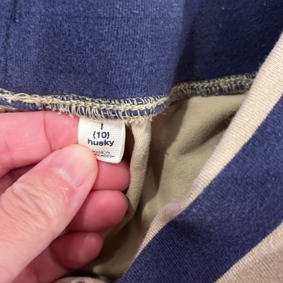 Two pair of gap size 10 husky tan and bright red shorts with pockets - Picture 6 of 7